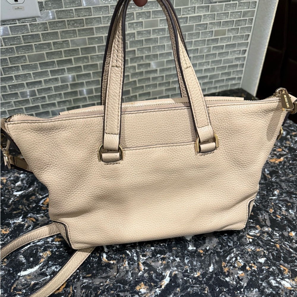 Michael Kors McKenzie
Satchel/Crossbody Bag - Picture 3 of 12